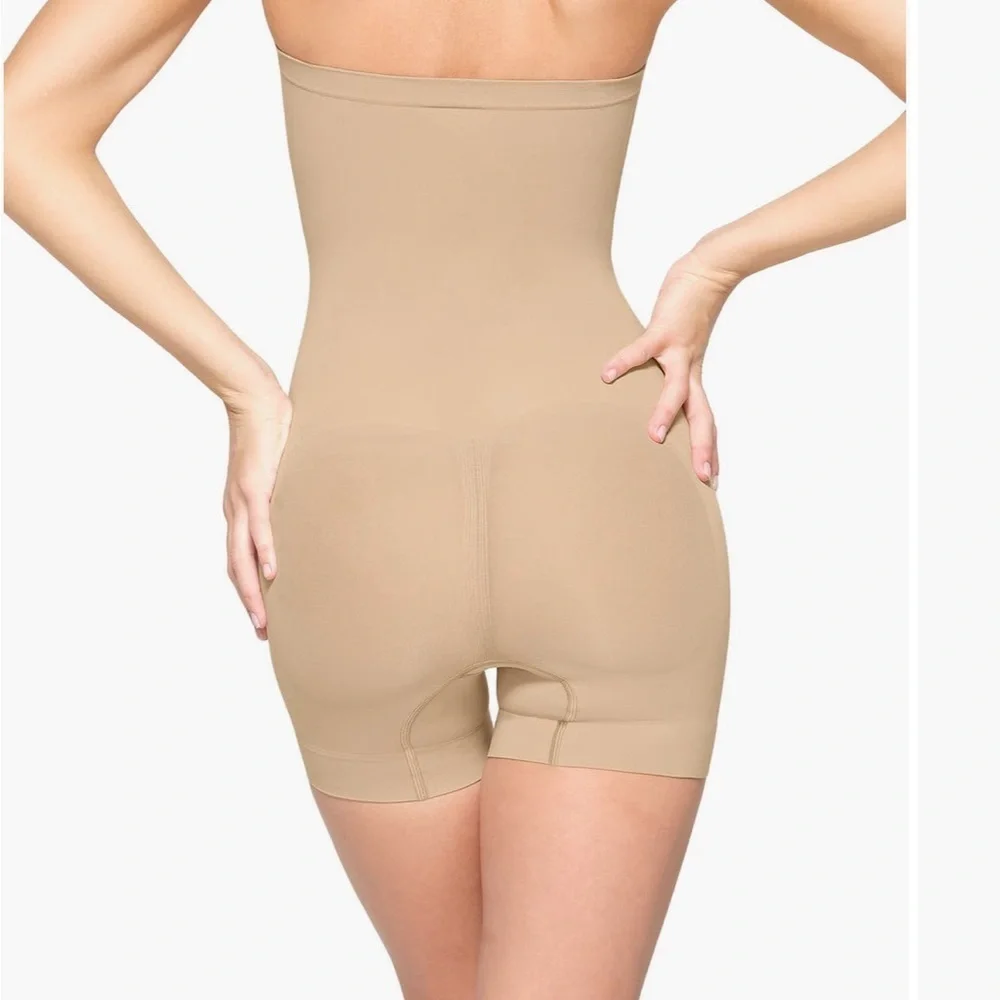 NEW SKIMS clay seamless sculpt strapless Shorty bodysuit new in pkg/no box - Picture 4 of 7